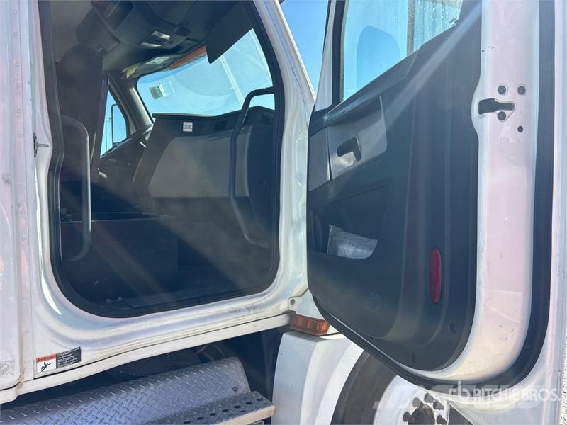 Freightliner Cascadia 126 Kipper