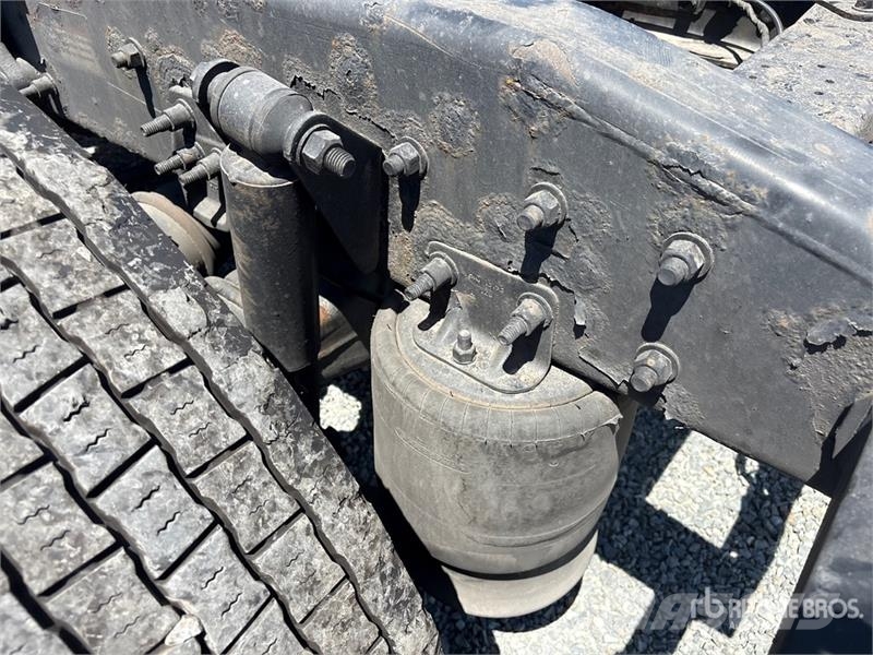 Freightliner Cascadia 126 6x4 T/A Sleeper Truck Tractor وحدات الجر