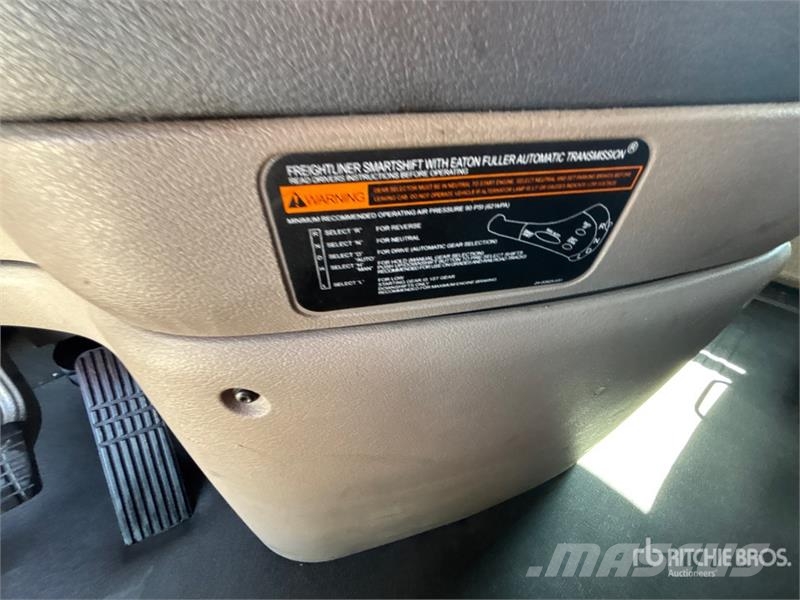 Freightliner Cascadia 125 6x4 T/A Sleeper Truck Tractor Тягачі