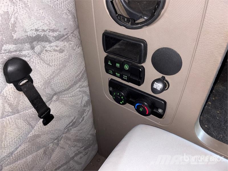 Freightliner Cascadia 125 T/A Sleeper Truck Tractor Naudoti vilkikai