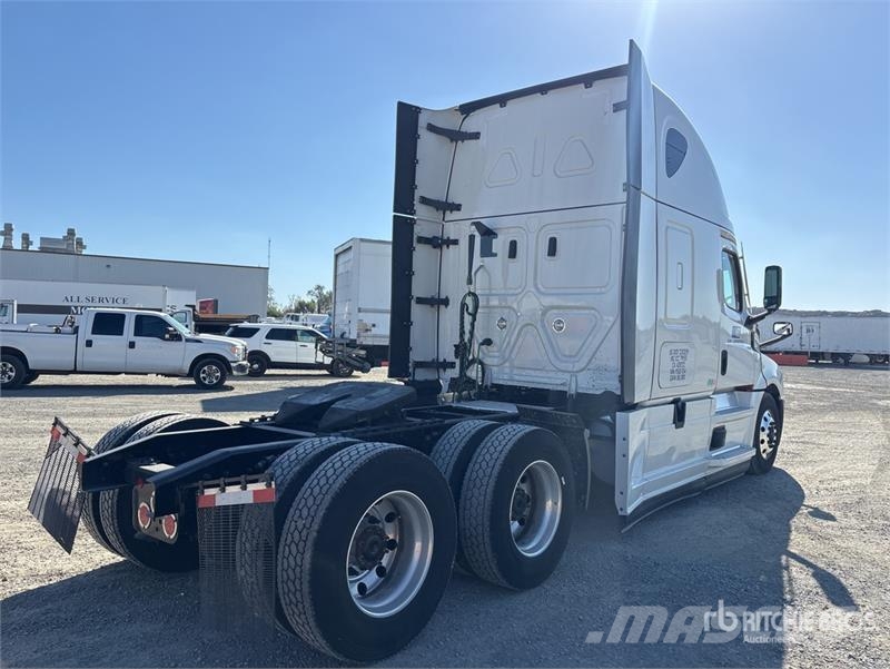 Freightliner Cascadia 126 6x4 T/A Sleeper Truck Tractor Nyergesvontatók