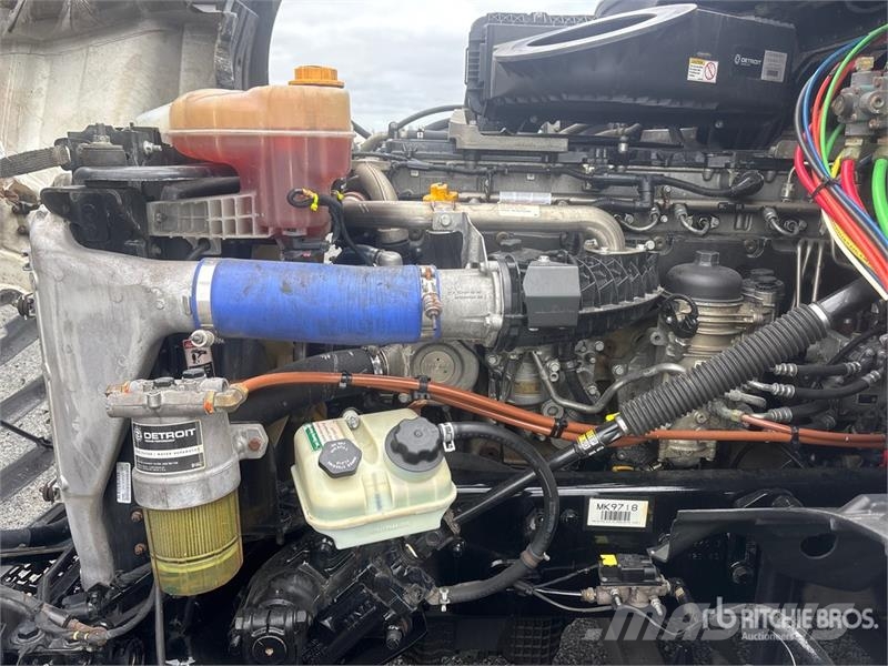 Freightliner Cascadia 126 6x4 T/A Sleeper Truck Tractor Sadulveokid