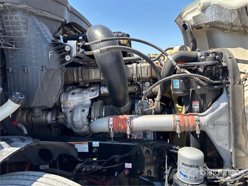 Freightliner Cascadia 126 6x4 T/A Sleeper Truck Tractor 트랙터 유닛