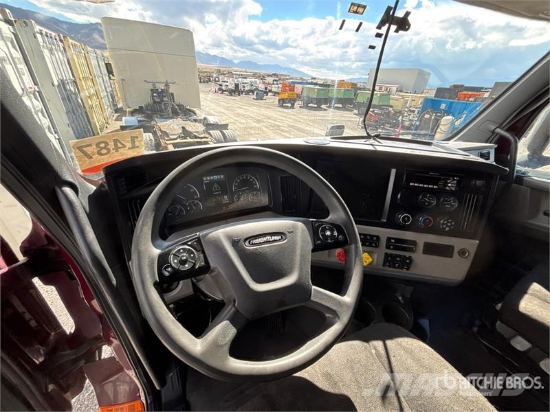 Freightliner Cascadia 126 6x4 T/A Sleeper Truck Tractor Tractores (camiões)