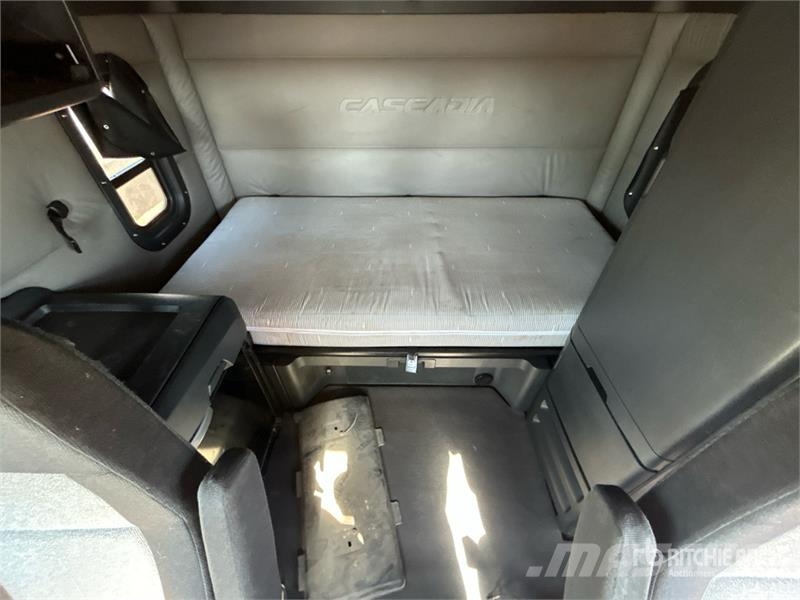 Freightliner Cascadia 126 Truck Tractor Units