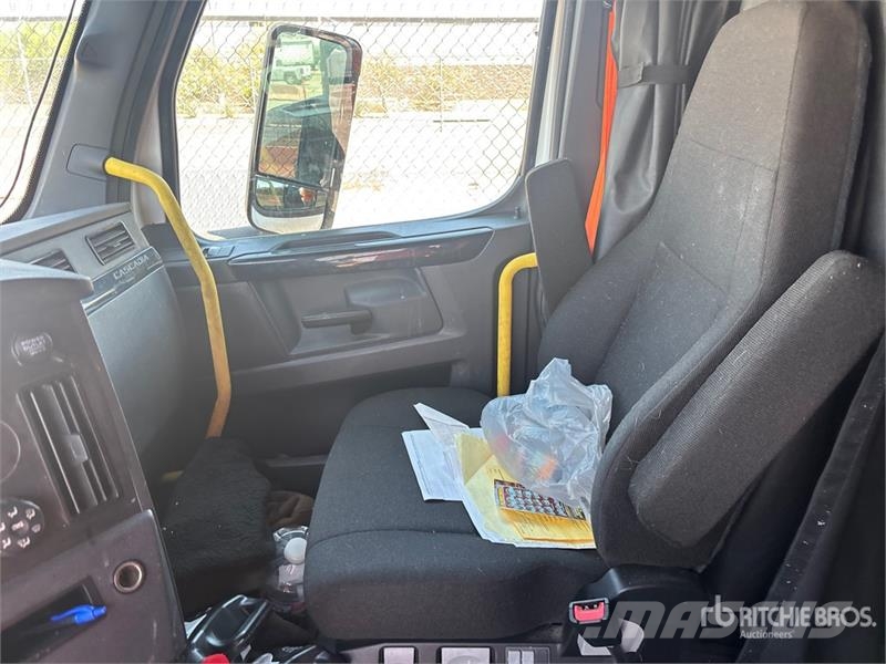 Freightliner Cascadia 126 6x4 T/A Sleeper Truck Tractor Τράκτορες
