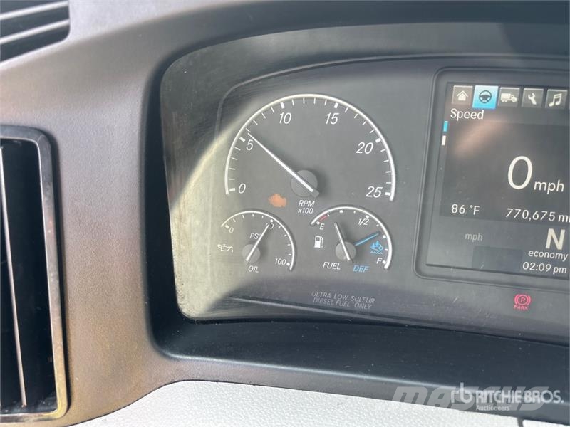 Freightliner Cascadia 126 6x4 T/A Sleeper Truck Tractor Vilcēji