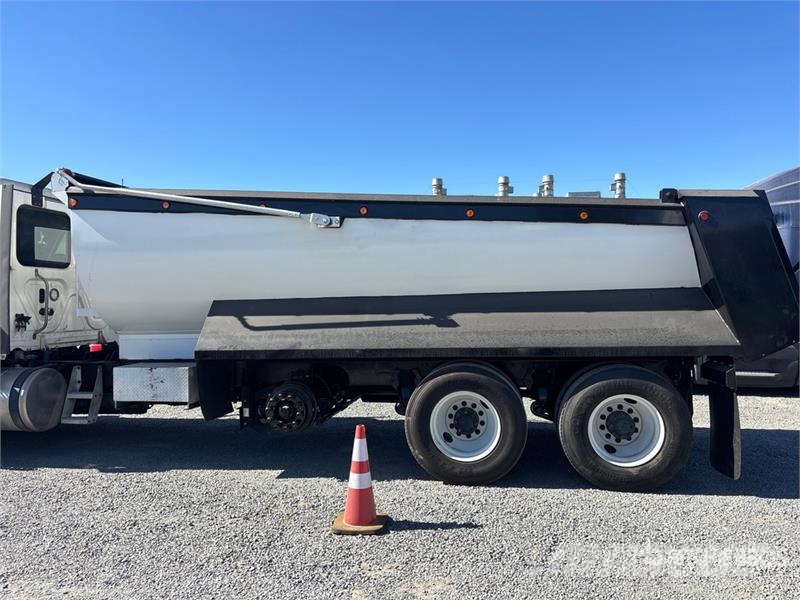 Freightliner Cascadia 126 Kipper
