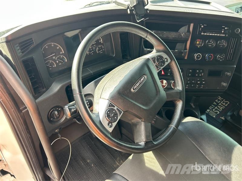 Freightliner Cascadia 126 6x4 T/A Sleeper Truck Tractor Влекачи