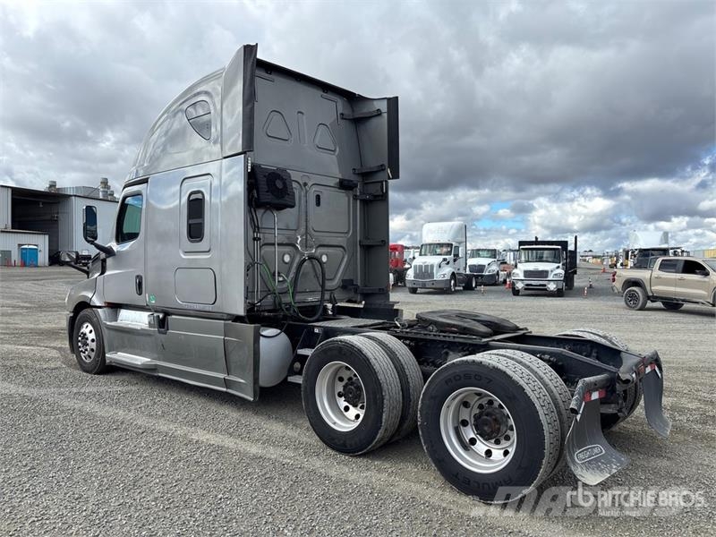 Freightliner Cascadia 126 6x4 T/A Sleeper Truck Tractor Sattelzugmaschinen