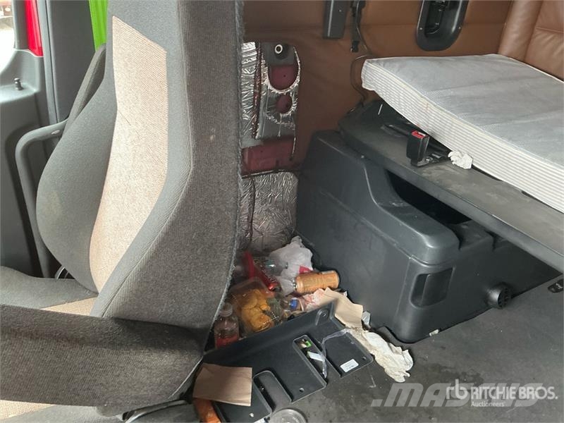 Freightliner Cascadia 126 6x4 T/A Sleeper Truck Tractor Тягачі