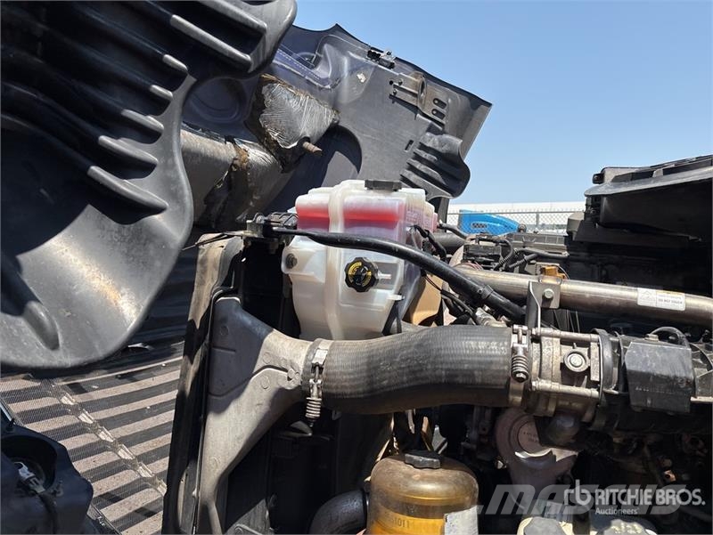 Freightliner Cascadia 125 6x4 T/A Sleeper Truck Tractor وحدات الجر