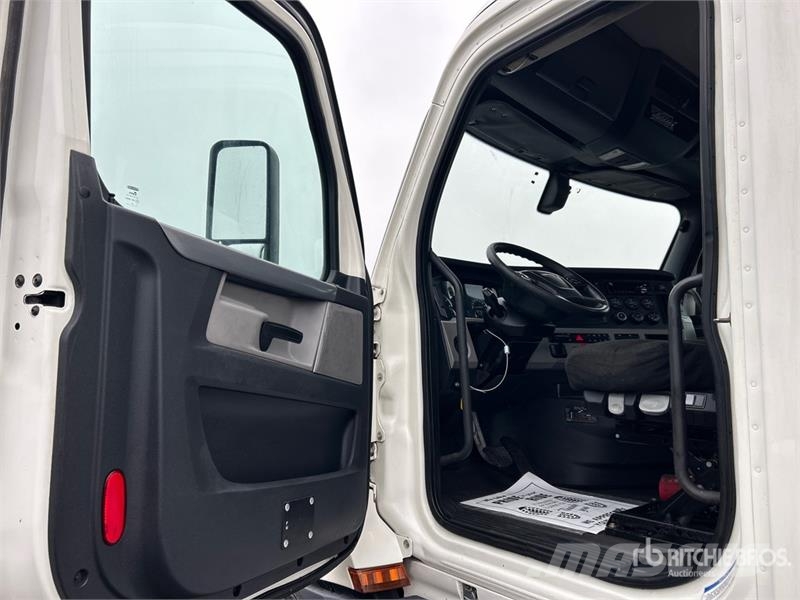 Freightliner Cascadia 126 وحدات الجر