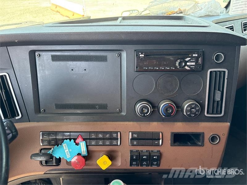 Freightliner Cascadia 126 6x4 T/A Sleeper Truck Tractor وحدات الجر