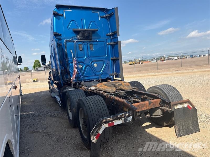 Freightliner Cascadia 125 6x4 T/A Sleeper Truck Tractor (Inoper 트랙터 유닛