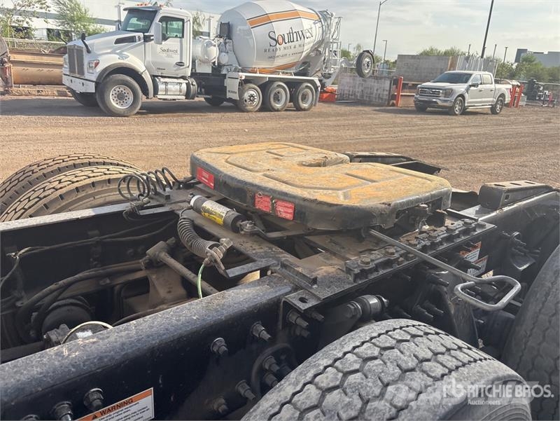 Freightliner Cascadia 126 6x4 T/A Sleeper Truck Tractor 牵引车