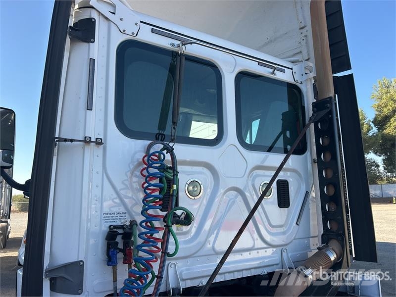 Freightliner Cascadia 125 Autotractoare