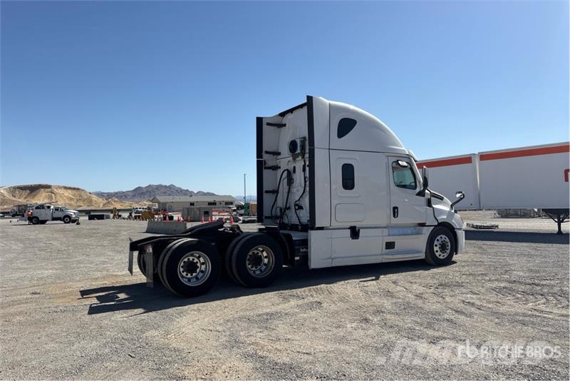 Freightliner Cascadia 126 6x4 T/A Sleeper Truck Tractor Vilcēji
