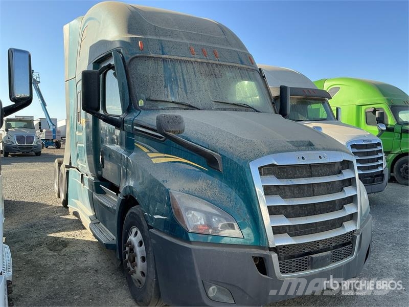 Freightliner Cascadia 126 6x4 T/A Sleeper Truck Tractor Nyergesvontatók