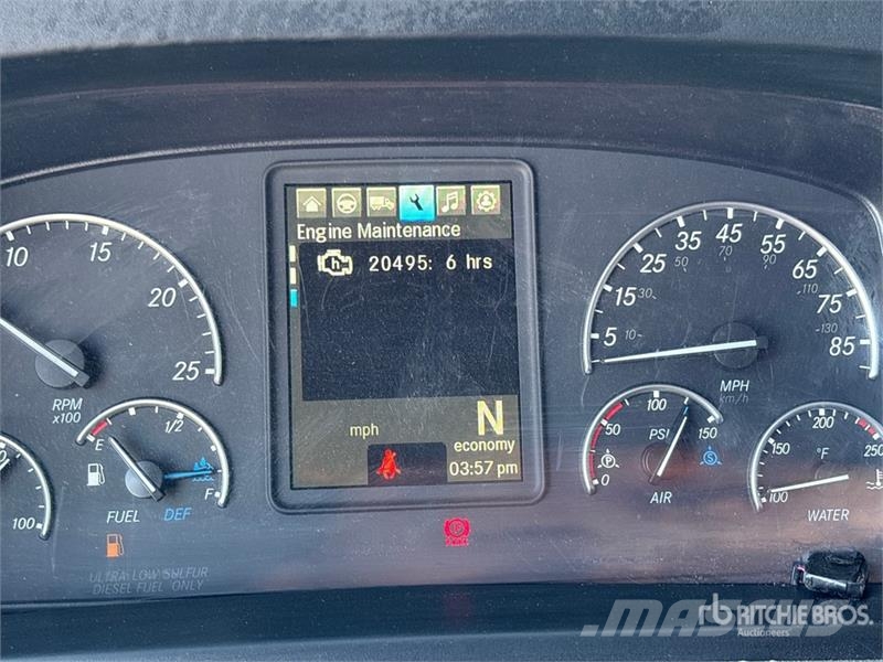 Freightliner Cascadia 126 6x4 T/A Sleeper Truck Tractor Nyergesvontatók