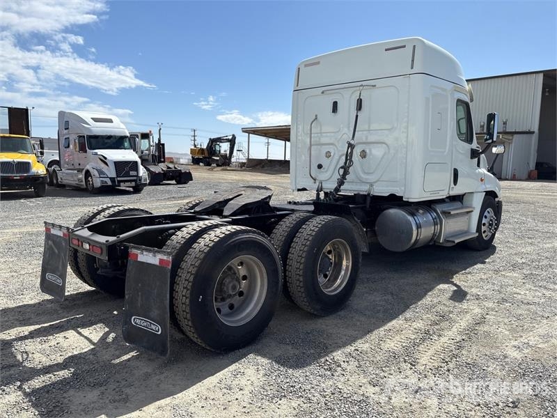 Freightliner Cascadia 125 6x2 T/A Sleeper Truck Tractor Vlačilci