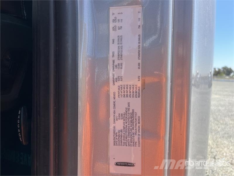 Freightliner Cascadia 126 6x4 T/A Sleeper Truck Tractor Тягачі