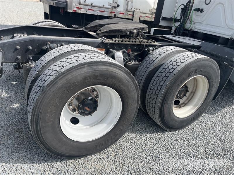 Freightliner Cascadia 126 Autotractoare