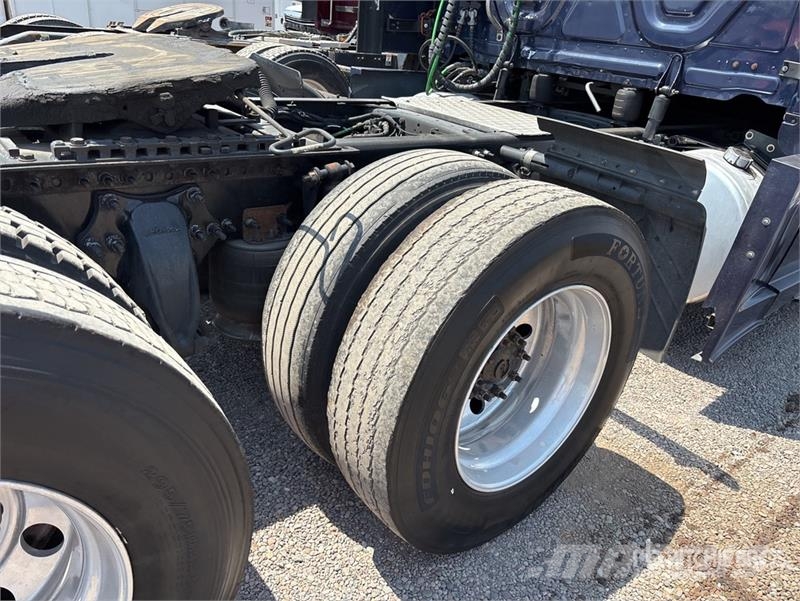 Freightliner Cascadia 125 6x4 T/A Sleeper Truck Tractor وحدات الجر