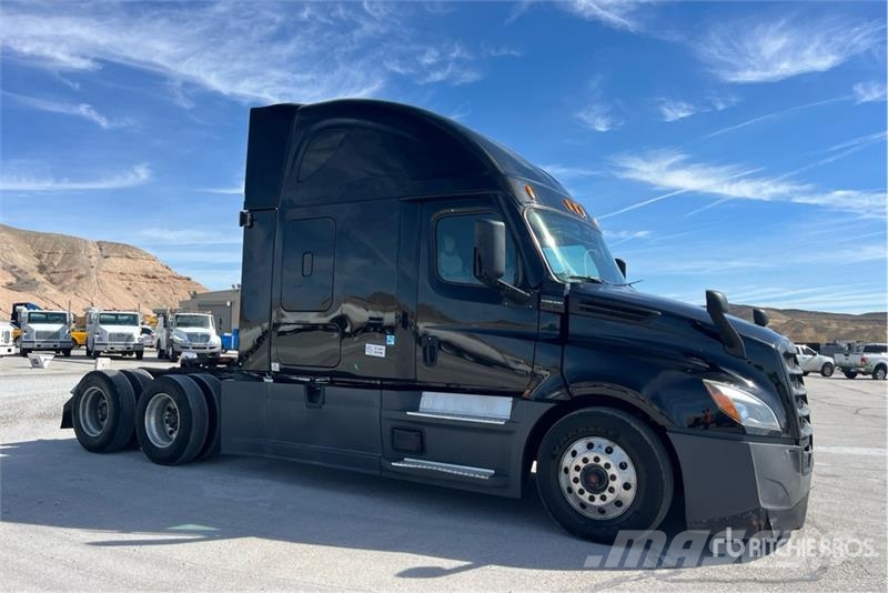 Freightliner Cascadia 126 6x4 T/A Sleeper Truck Tractor Sattelzugmaschinen