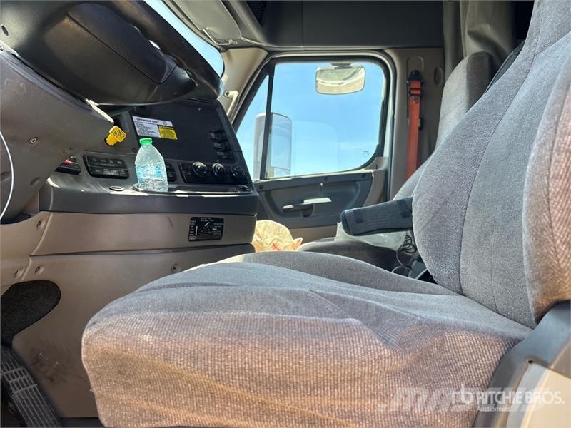 Freightliner Cascadia 125 6x4 T/A Sleeper Truck Tractor Tractor Units
