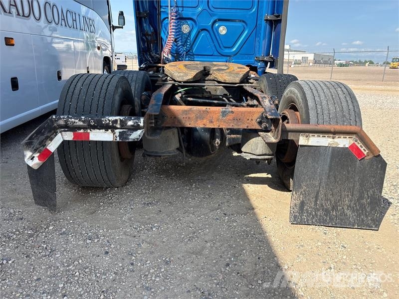 Freightliner Cascadia 125 6x4 T/A Sleeper Truck Tractor (Inoper 트랙터 유닛