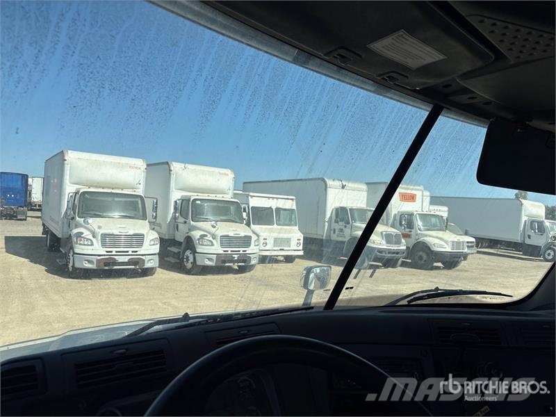 Freightliner Cascadia 125 6x4 Roll-Off Truck (Inoperable) شاحنات لوادر