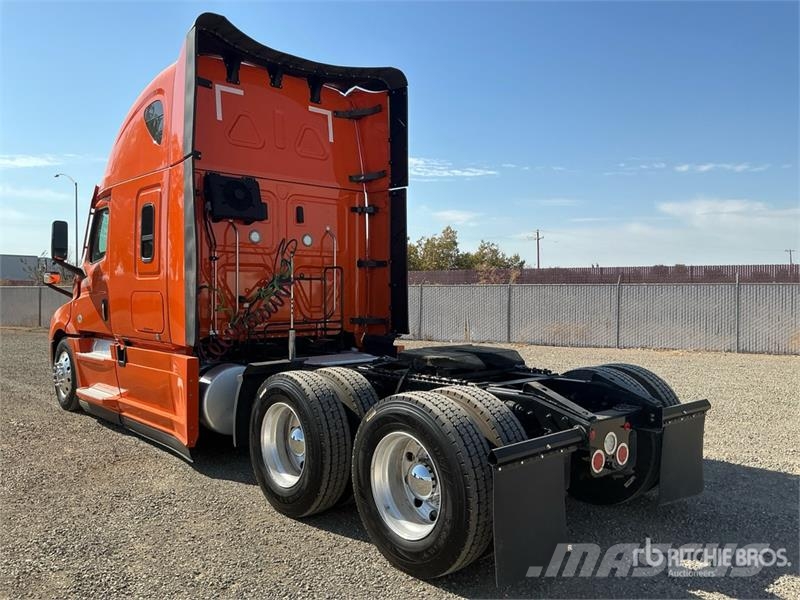 Freightliner Cascadia 126 6x4 T/A Sleeper Truck Tractor 트랙터 유닛