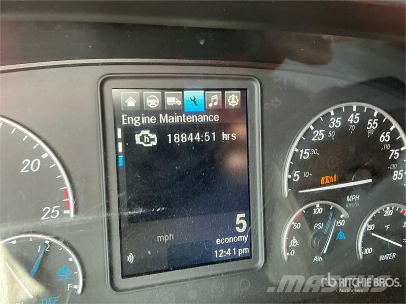 Freightliner Cascadia 126 6x4 T/A Sleeper Truck Tractor Truck Tractor Units