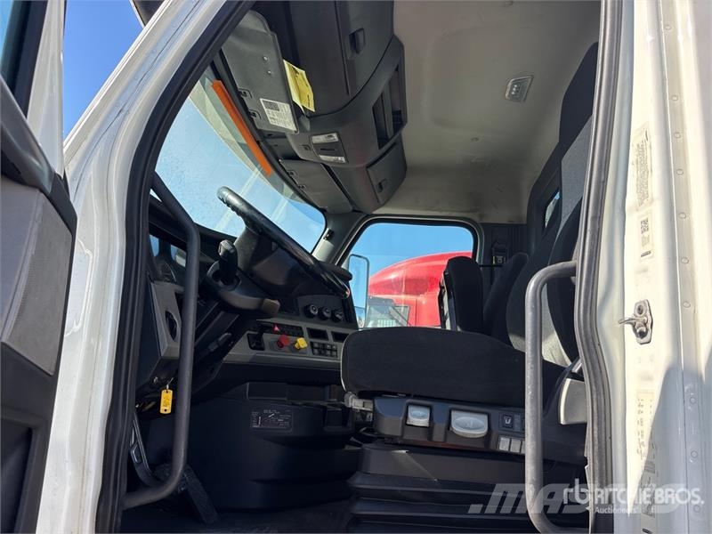 Freightliner Cascadia 126 Kipper