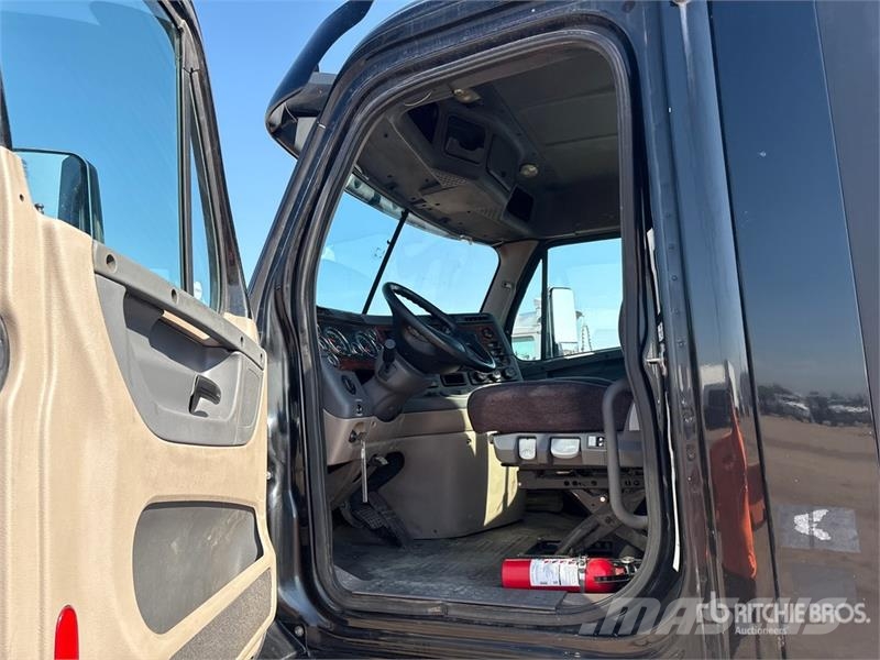Freightliner Cascadia 113 Vilcēji