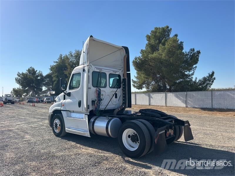 Freightliner Cascadia 125 Autotractoare