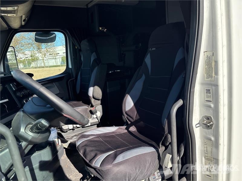 Freightliner Cascadia 126 6x4 T/A Sleeper Truck Tractor Седельные тягачи
