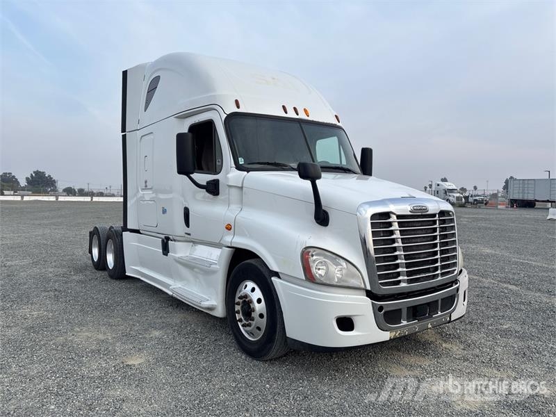 Freightliner Cascadia 125 6x4 T/A Sleeper Truck Tractor Vilcēji