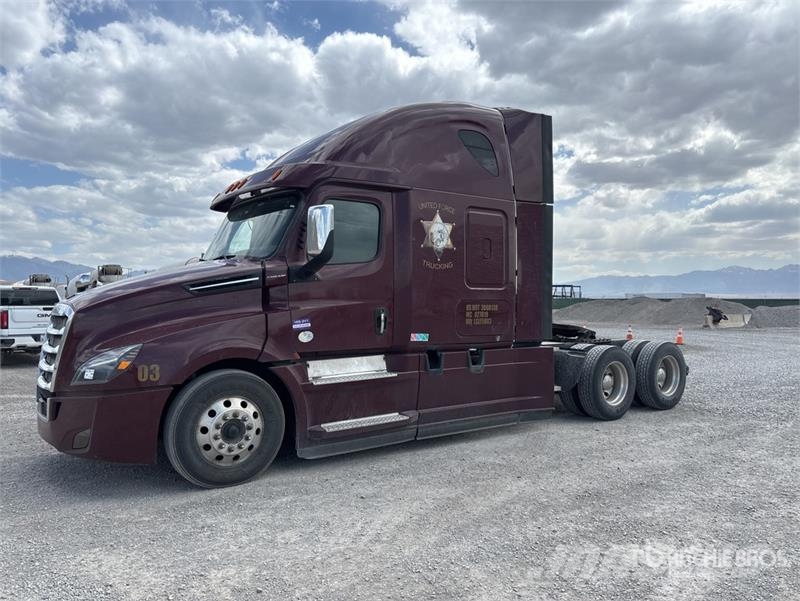 Freightliner Cascadia 126 6x4 T/A Sleeper Truck Tractor Motrici e Trattori Stradali