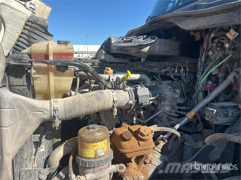 Freightliner Cascadia 125 6x4 T/A Dump Truck Camion benne