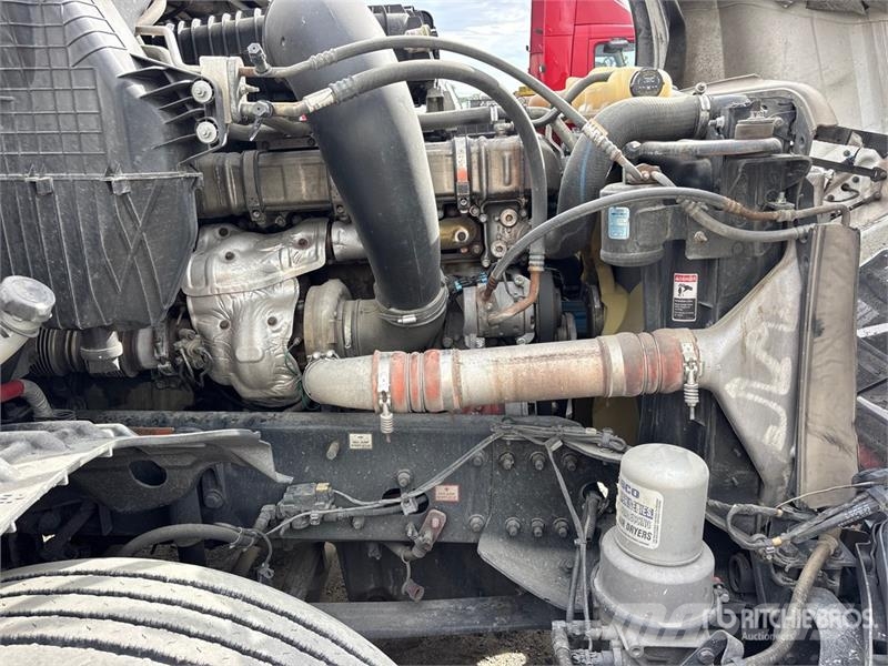 Freightliner Cascadia 126 6x4 T/A Sleeper Truck Tractor Тягачі