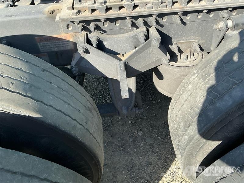 Freightliner Cascadia 126 T/A Sleeper Truck Tractor (Inoperable Тягачі