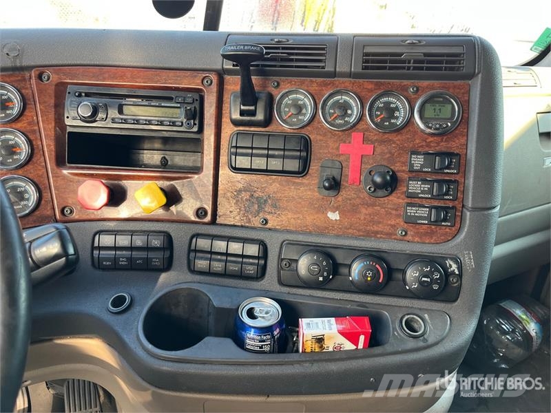 Freightliner Cascadia 125 6x4 T/A Sleeper Truck Tractor Тягачі