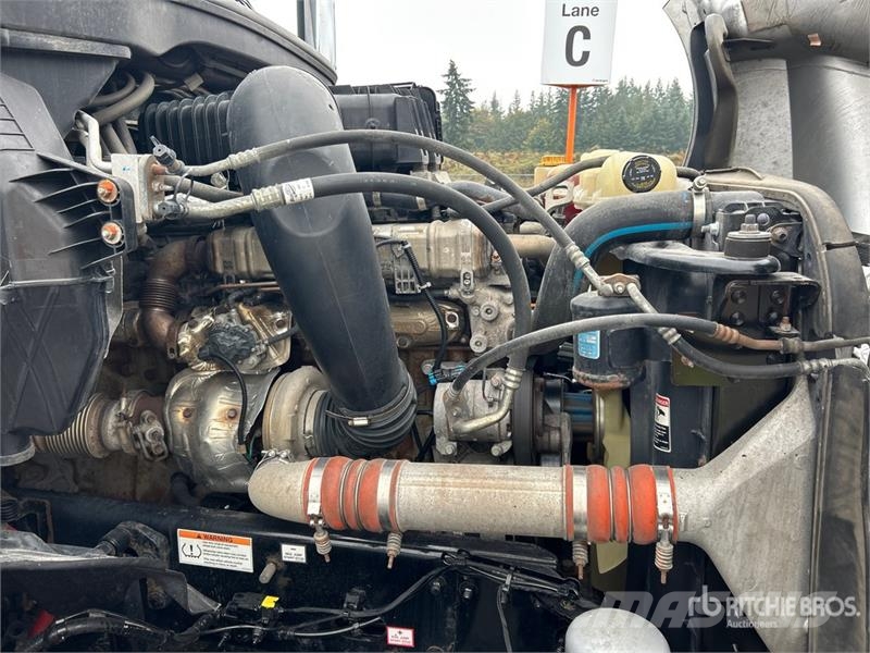 Freightliner Cascadia 126 6x4 T/A Sleeper Truck Tractor Cabezas tractoras