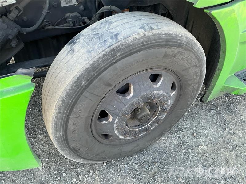 Freightliner Cascadia 126 T/A Sleeper Truck Tractor (Inoperable Тягачі