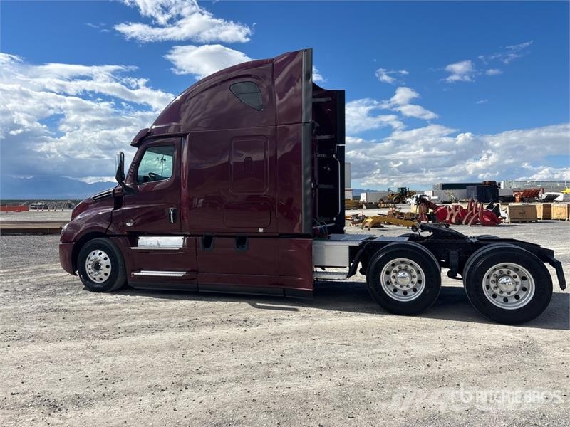 Freightliner Cascadia 126 6x4 T/A Sleeper Truck Tractor Tractores (camiões)