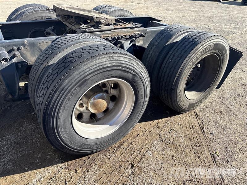 Freightliner Cascadia 125 6x4 T/A Sleeper Truck Tractor (Inoper Cabezas tractoras