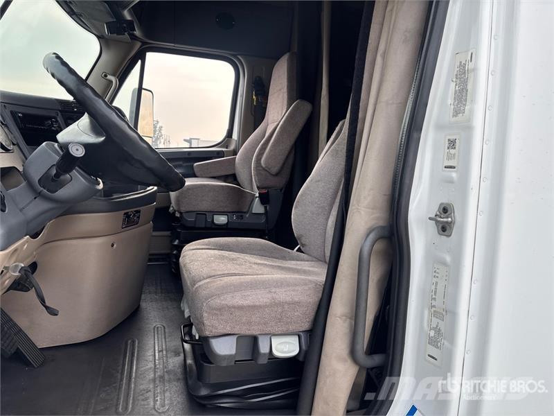Freightliner Cascadia 125 6x4 T/A Sleeper Truck Tractor Vilcēji