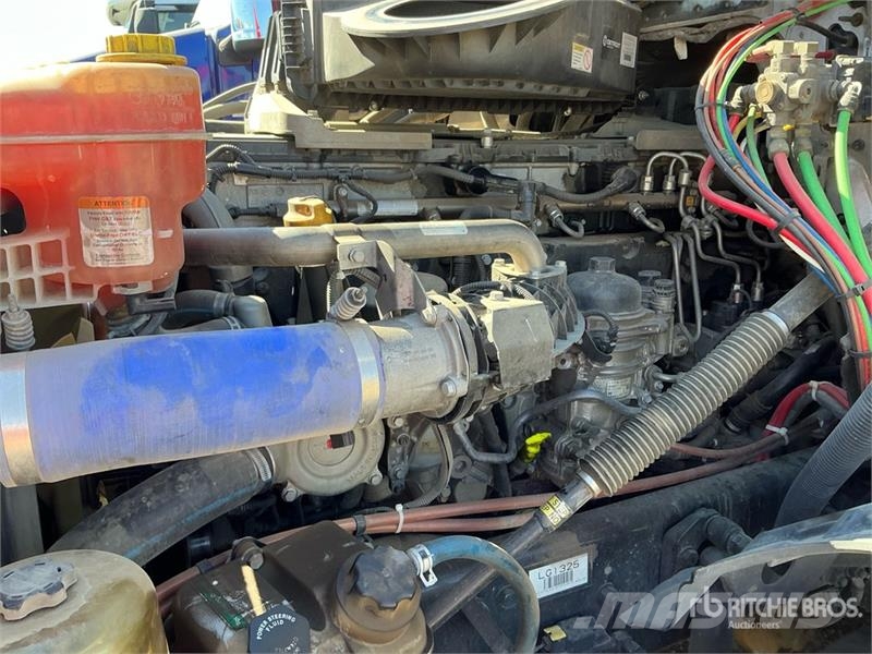 Freightliner Cascadia 6x4 T/A Sleeper Truck Tractor Tracteur routier